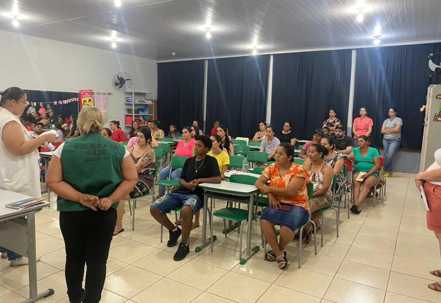 REUNIÃO SOBRE LIMPEZA DOS QUINTAIS E VACINA CONTRA DENGUE